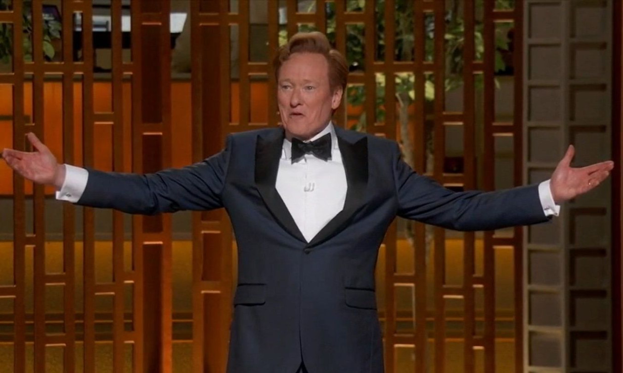 Βραβεία Όσκαρ 2026: Η εκρηκτική έναρξη του Ο’Μπράινεν με αιχμές για το σκάνδαλο Epstein