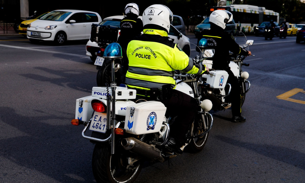 Ηράκλειο: Συνελήφθη 15χρονος που οδηγούσε χωρίς δίπλωμα – Είχε πιστόλι κρότου στο αυτοκίνητο