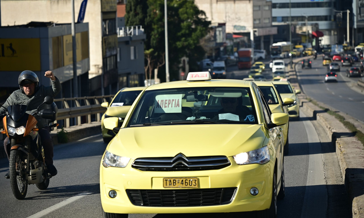 Ταξί: 24ωρη απεργία την Τρίτη, συνέχεια με κινητοποιήσεις διαρκείας