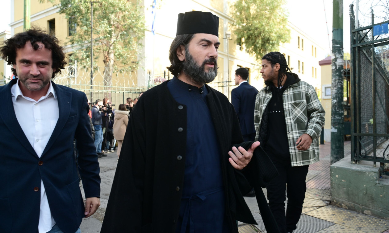 Πατέρας Αντώνιος: «Έχω εξουθενωθεί, θέλω να δικαστώ» – Διεκόπη για τις 7 Μαΐου η δίκη