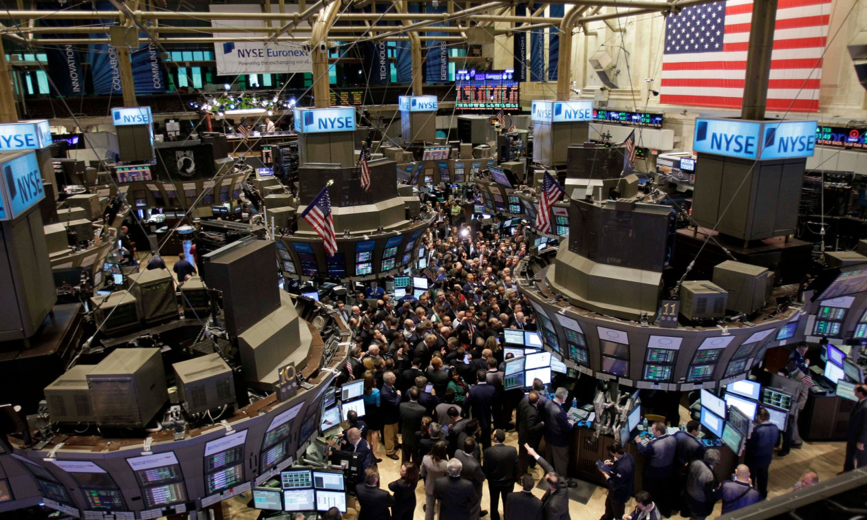 Περιορισμένες απώλειες στην Wall Street με το βλέμμα στραμμένο στις τιμές ενέργειας
