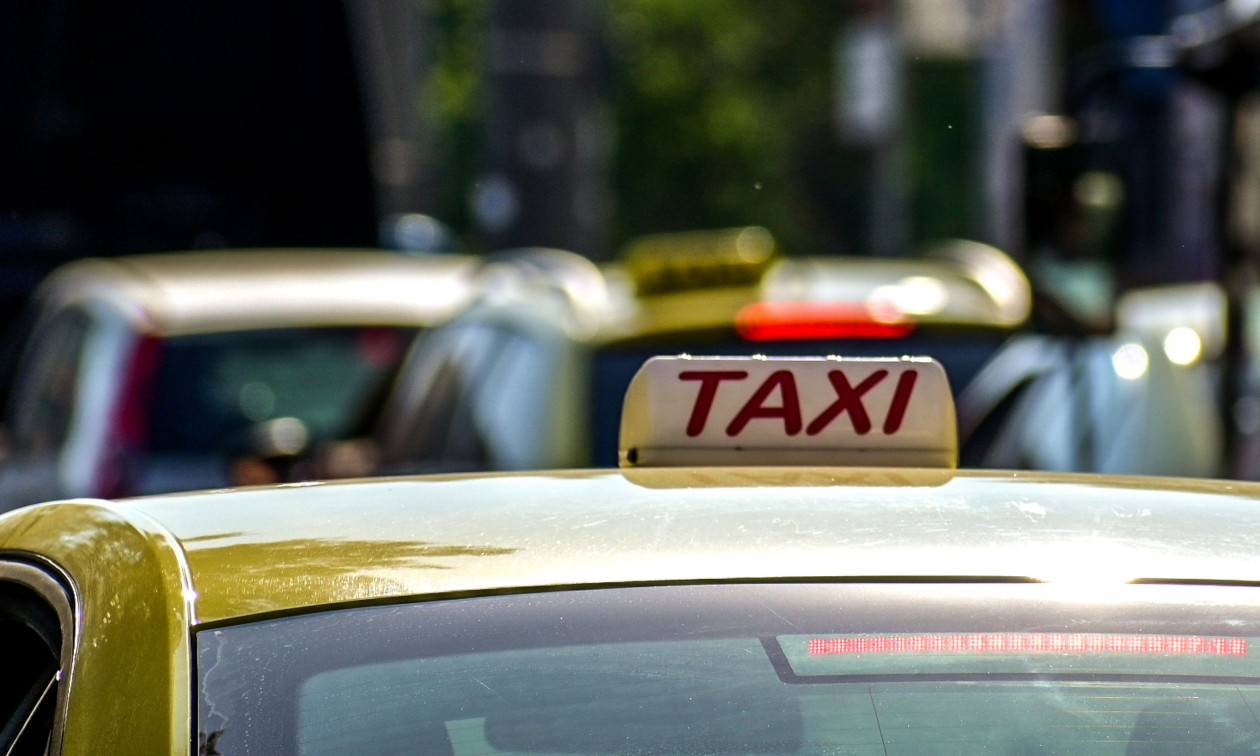  Τη Δευτέρα ψηφίζεται το νομοσχέδιο για τα ταξί –  Ταχυφορτιστές σε 10 πιάτσες ταξί στην Αθήνα