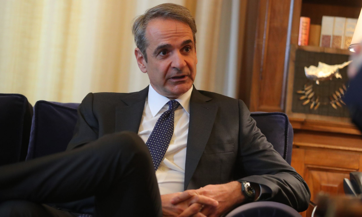 Μητσοτάκης: «Αν δουλεύεις στην εστίαση σε αφορά» – Στα 1.100 ευρώ ο βασικός μισθός με τη νέα σύμβαση