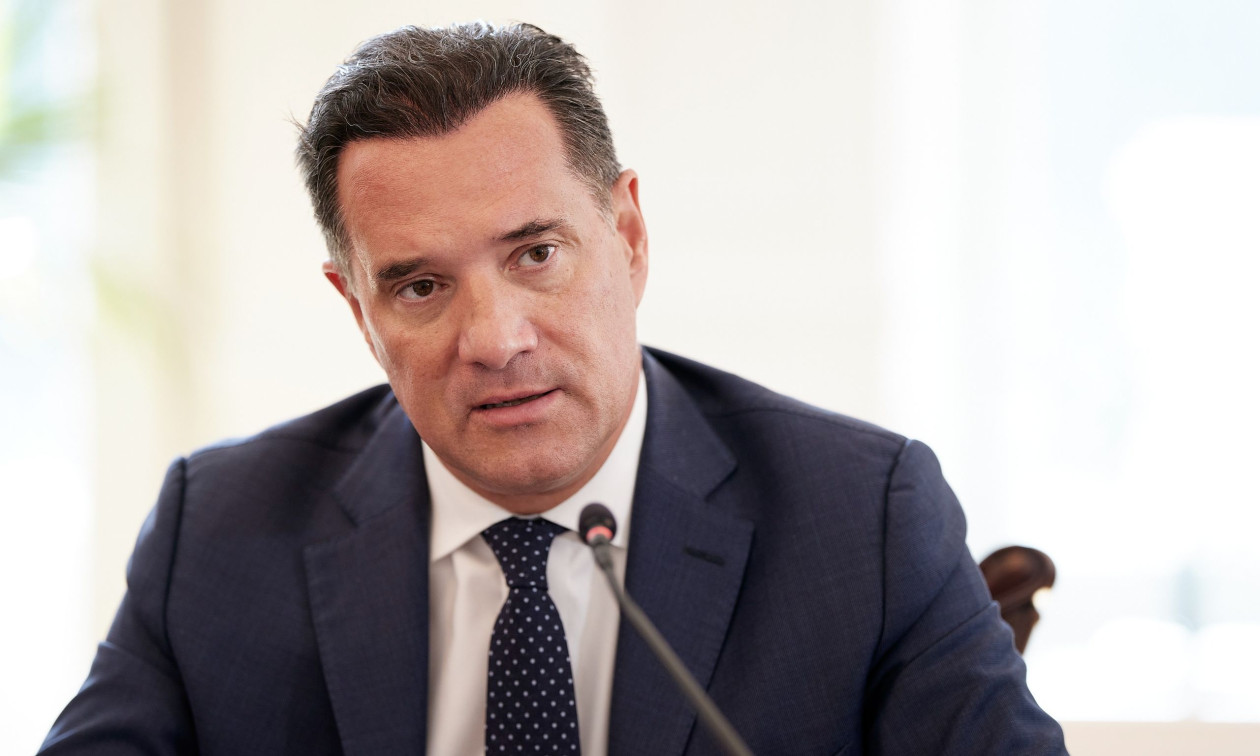 Γεωργιάδης: «Λάθος μου που έφαγα το κράκερ στη Βουλή – Η Κωνσταντοπούλου βιντεοσκοπεί τα πάντα»