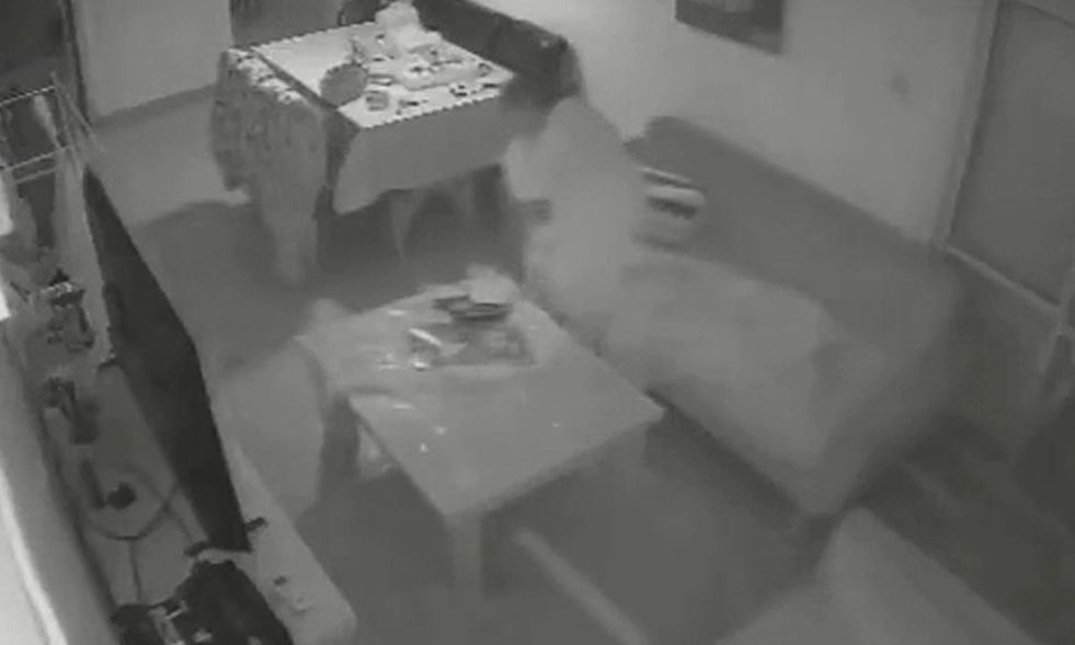 Πυραυλικό χτύπημα στην Ντιμόνα ανατινάζει τα παράθυρα σπιτιού – Η αντίδραση της ιδιοκτήτριας