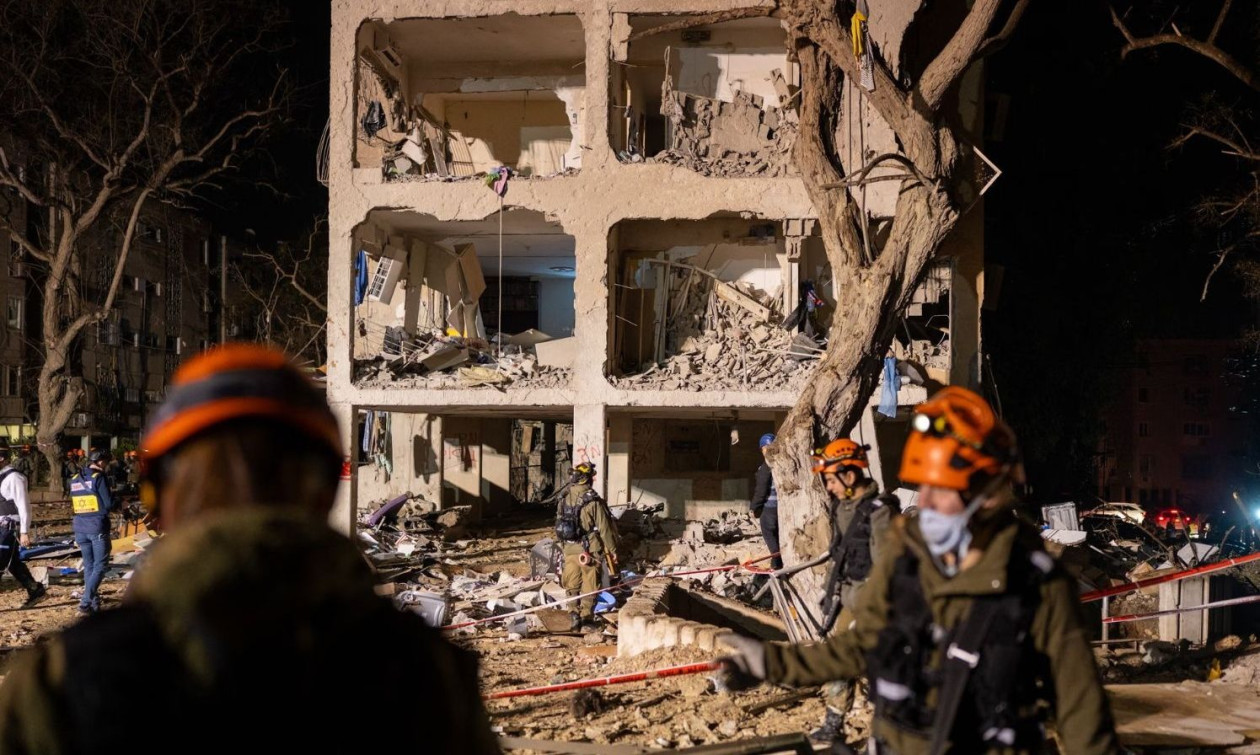Ισραήλ: Η στιγμή που ιρανικός πύραυλος χτυπάει κατοικία στο Αράντ – Σκληρές εικόνες