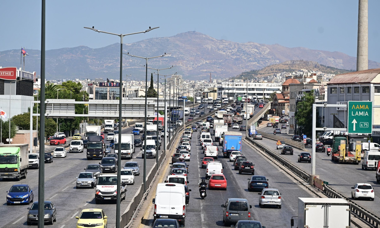 Κίνηση τώρα: Ουρές χιλιομέτρων στον Κηφισό, Κηφισίας και κέντρο – Καθυστερήσεις και στην Αττική Οδό