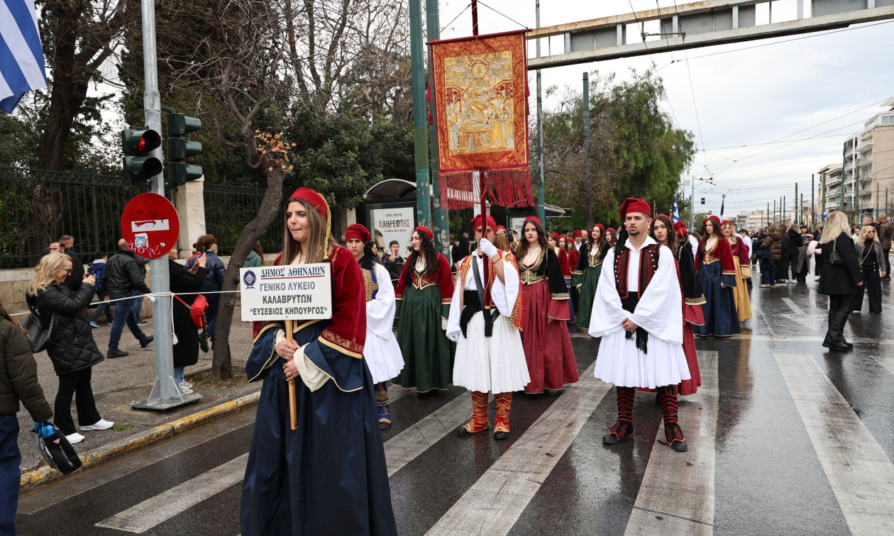 25η Μαρτίου: Μαθητική παρέλαση στο κέντρο της Αθήνας – Δείτε φωτογραφίες
