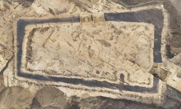 Αρχαιολόγοι ανακάλυψαν μυστηριώδη υπόγεια σήραγγα που είχε σφραγιστεί σκόπιμα