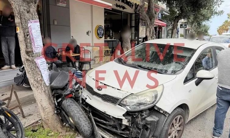 Ηρακλείου: Έχασε τον έλεγχο του αυτοκινήτου και πήρε σβάρνα παρκαρισμένα ΙΧ και μηχανές – Βίντεο