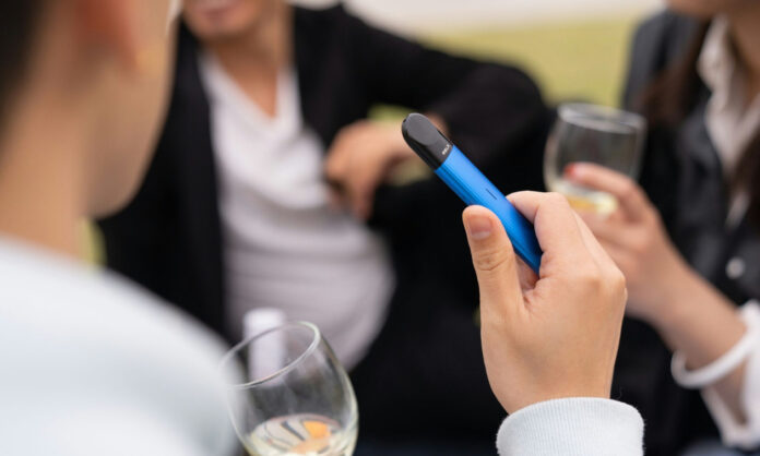 1724790-87457879-vape.jpg