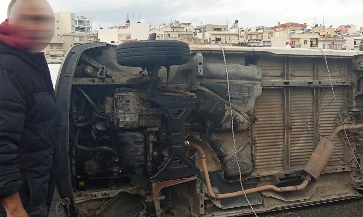 Ηράκλειο: Αναστάτωση σε λαϊκή αγορά – Ο ισχυρός άνεμος «σήκωσε» δύο κλούβες