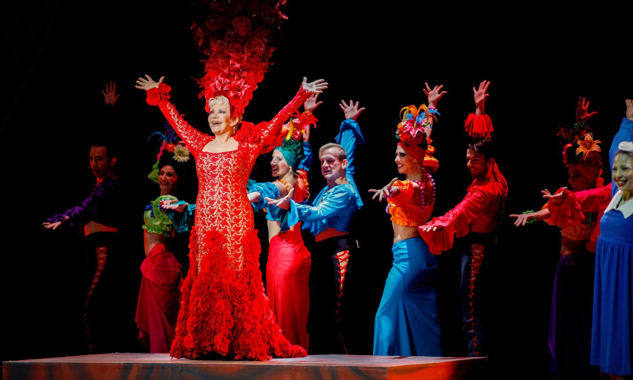 Η ηθοποιός Μαρινέλλα: Από το «Γοργόνες και μάγκες» στο «Ύστερα ήρθαν οι μέλισσες» και το θέατρο