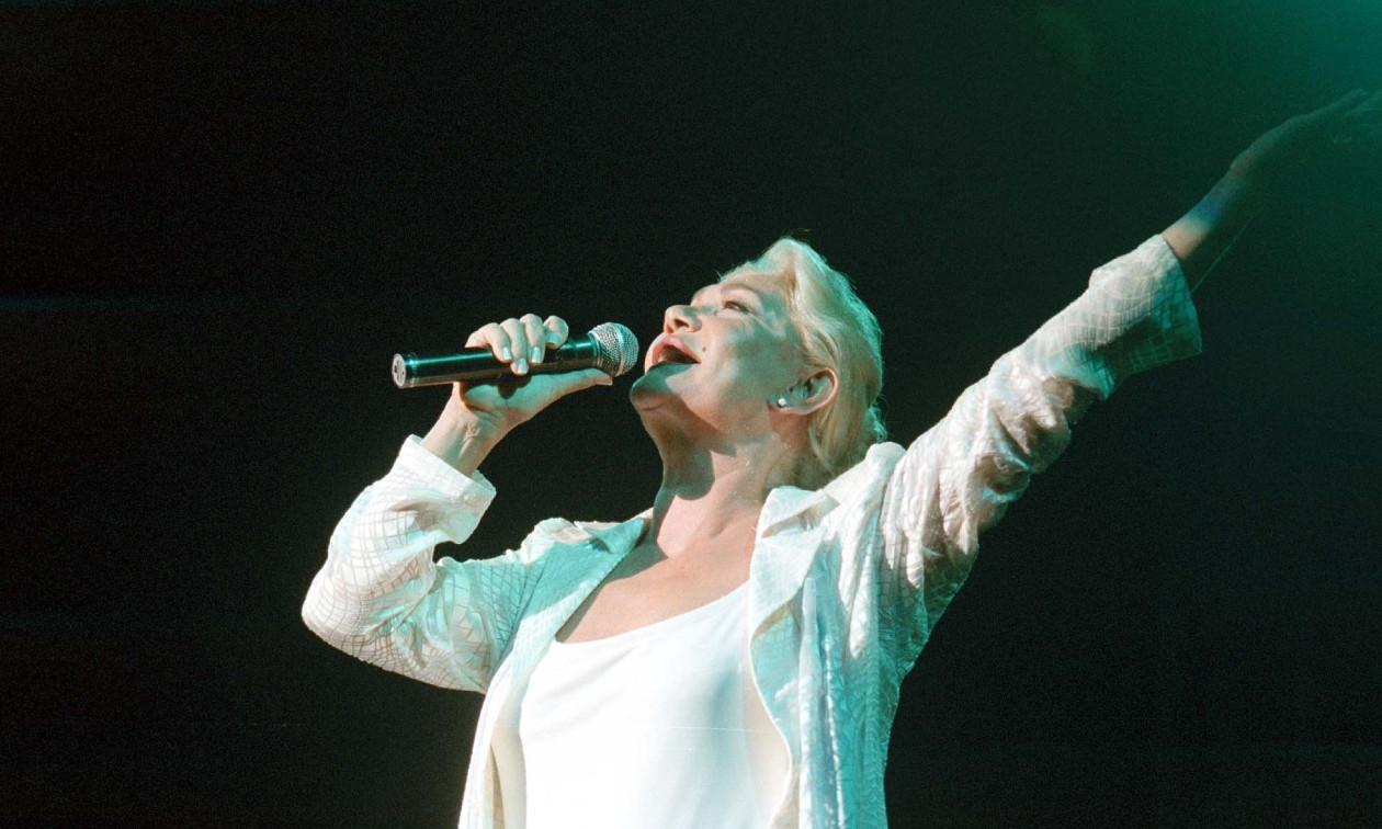 Μαρινέλλα: Από τις «Γοργόνες και Μάγκες» στην «Παριζιάνα» – Όταν η μουσική «ζωντανεύει» τις εικόνες