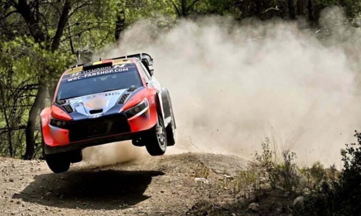 Ηλεία: Σοβαρό ατύχημα στο Ολυμπιακό Ράλλυ – Αυτοκίνητο προσέκρουσε σε δέντρο