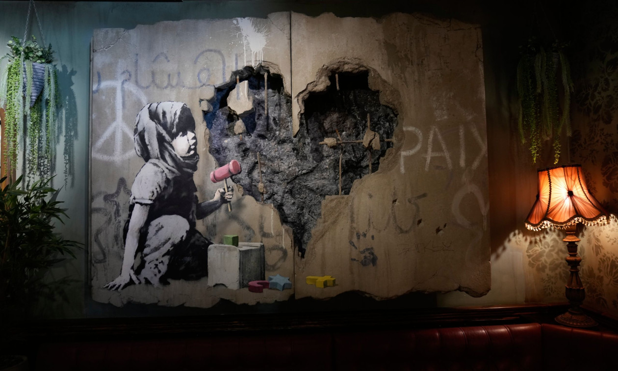 Banksy: Απέκτησε ταυτότητα και ζωή ο μυστηριώδης καλλιτέχνης – Γάμος με μόλις 100 δολάρια