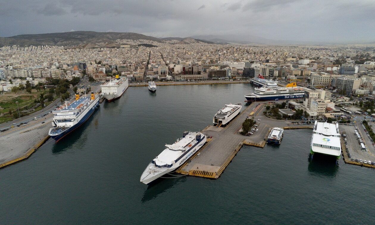 Έκπτωση έως 50% σε ακτοπλοϊκά και αεροπορικά εισιτήρια για το Πάσχα – Ποιοι είναι οι δικαιούχοι