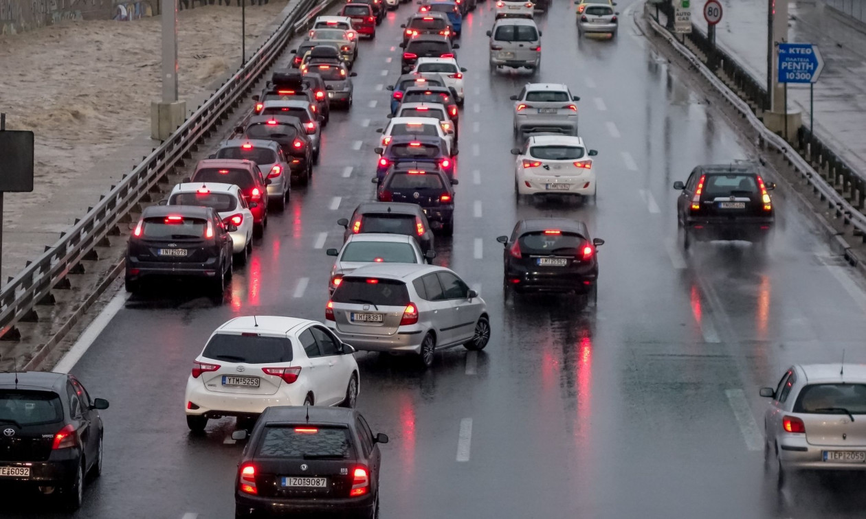 Κίνηση τώρα: Κυκλοφοριακό χάος σε Κηφισό, Κατεχάκη και Κηφισίας – Καθυστερήσεις 25′ στην Αττική Οδό
