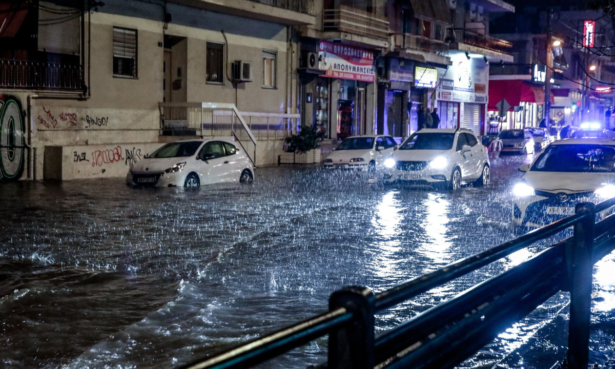 Σε «κόκκινο συναγερμό» η Αττική εν όψει του Erminio – Οδηγίες και τηλέφωνα έκτακτης ανάγκης