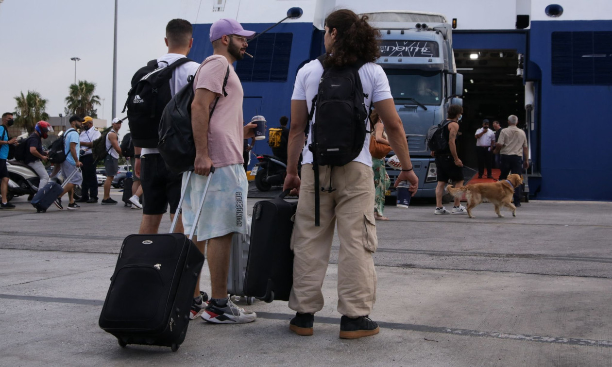 Πάσχα: Έκπτωση έως 50% σε ακτοπλοϊκά και αεροπορικά εισιτήρια – Οι δικαιούχοι