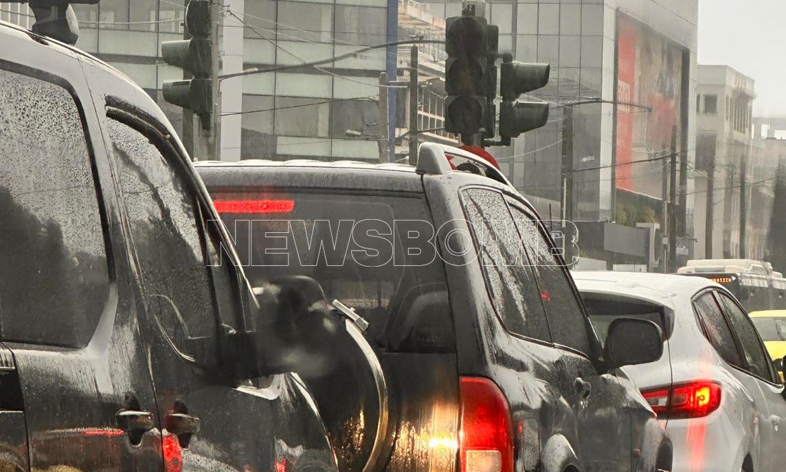 Κίνηση τώρα: Προβλήματα λόγω της κακοκαιρίας – Εκτός λειτουργίας φανάρια σε κεντρικούς δρόμους