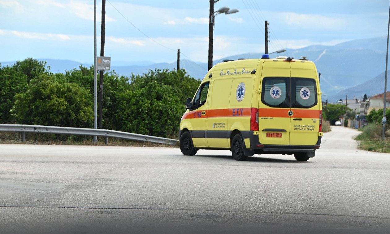 Εργατικό ατύχημα στο Κιάτο: Πιάστηκαν τα μαλλιά 40χρονης σε μηχάνημα – Της έφυγε όλο το δέρμα