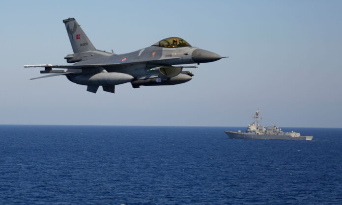 1727014-a8731824-tourkiko-f16.jpg