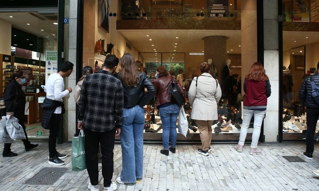 Εορταστικό ωράριο: Τι ώρα κλείνουν σήμερα τα μαγαζιά – Πώς θα λειτουργήσουν τη Μεγάλη Εβδομάδα