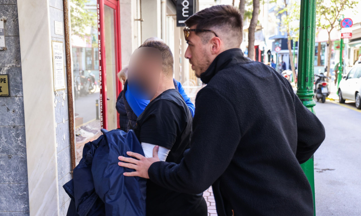 Χίος: Στον «αέρα» ο ρουκετοπόλεμος – Στον εισαγγελέα οι συλληφθέντες, πλήθος κόσμου για συμπαράσταση