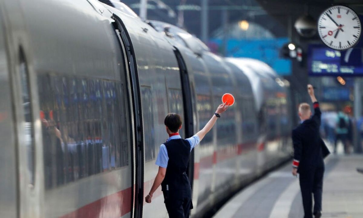 Γερμανία: Γυναίκα δάγκωσε εργαζόμενο σε σιδηροδρομικό σταθμό – Προσπαθούσε να επιβιβαστεί σε τρένο