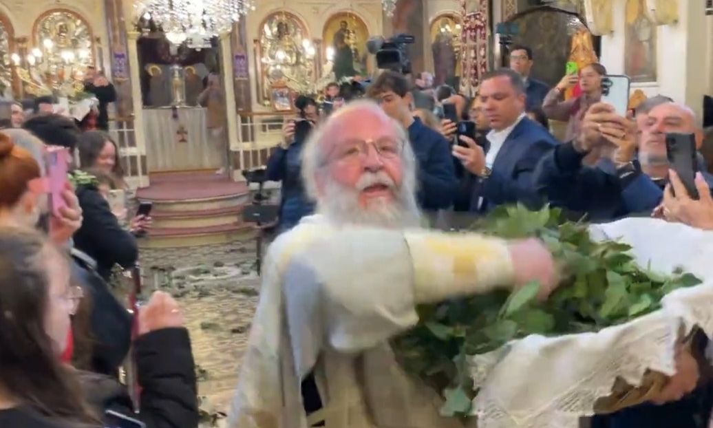 Παναγία Ευαγγελίστρια – Η εντυπωσιακή Πρώτη Ανάσταση στη Χίο με τον «ιπτάμενο» ιερέα