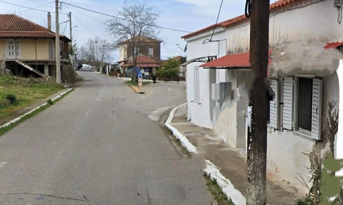 Ηλεία: Σοβαρό τροχαίο στο Σκουροχώρι – Αυτοκίνητο έπεσε σε σπίτι και γκρέμισε τοίχο