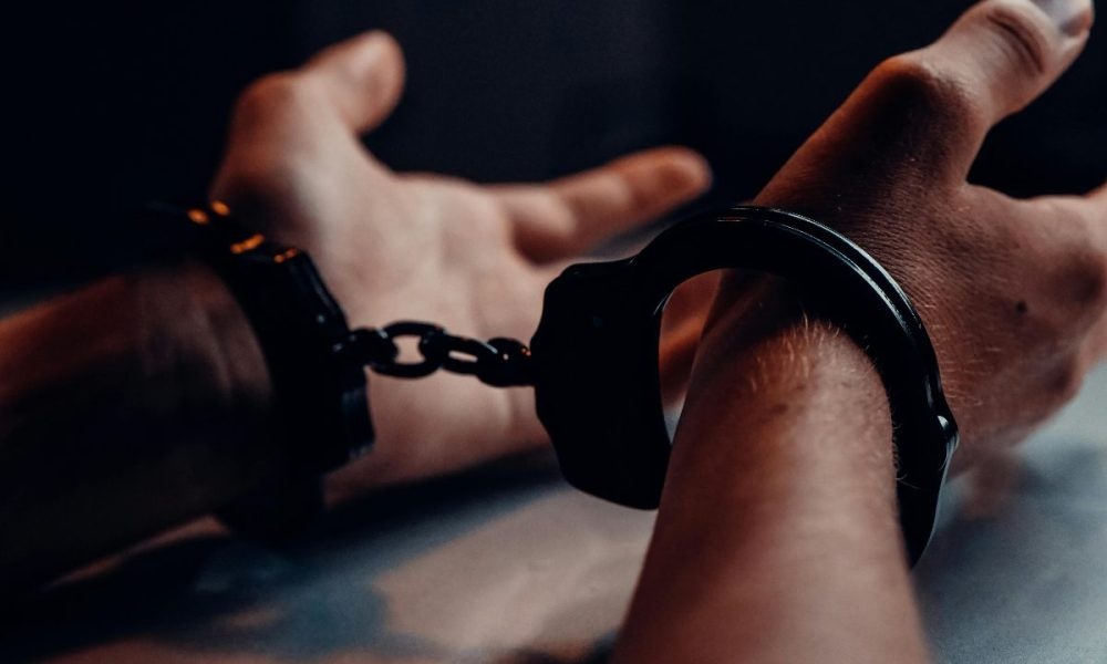 Ηλεία: Ανήλικος τραυματίστηκε από κροτίδα – Συνελήφθη ο πατέρας του
