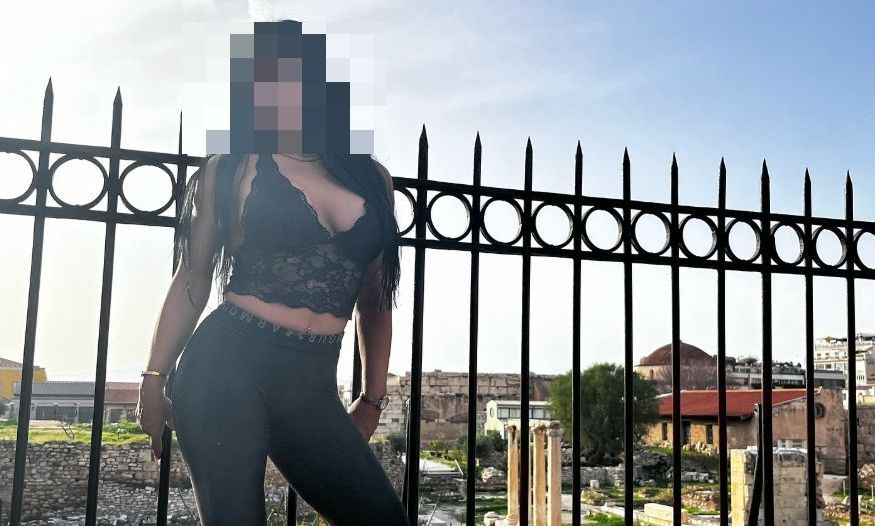 Κορωπί: Ημιλιπόθυμη στο τιμόνι η influencer – Ούτε ότι ήταν στο τμήμα δεν μπορούσε να καταλάβει