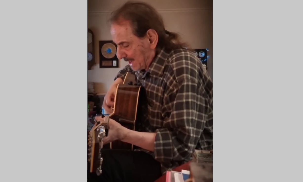 Πάνος Κατσιμίχας: Έρχεται νέο τραγούδι «Για ό,τι αξίζει μόνο» – Το νοσταλγικό βίντεο που συγκινεί