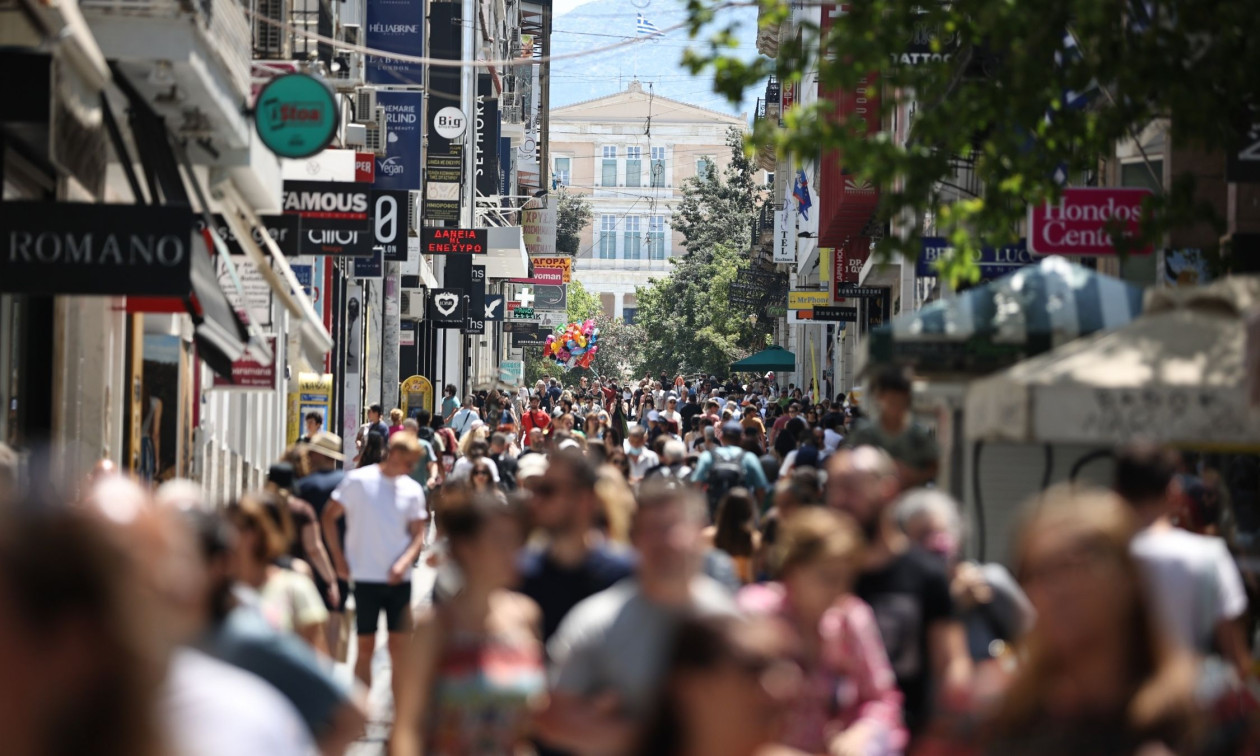 Bloomberg: Γιγαντιαίο πρωτογενές πλεόνασμα 4,9% το 2025 – Ανοίγει ο δρόμος για μέτρα στήριξης