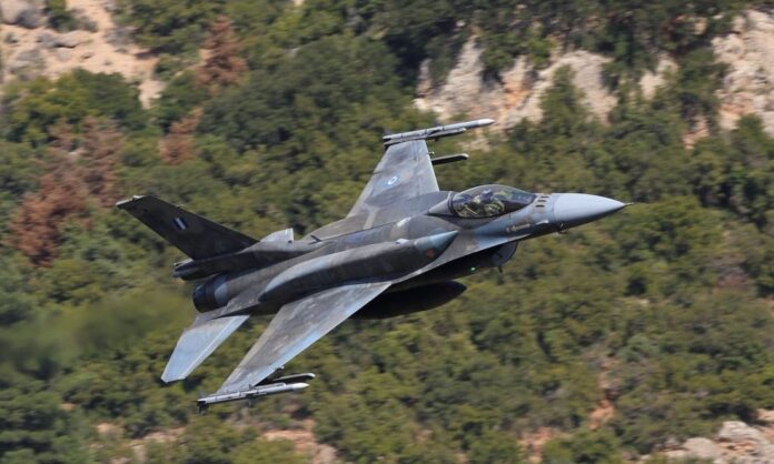 1729041-c70ec727-f-16-viper.jpg