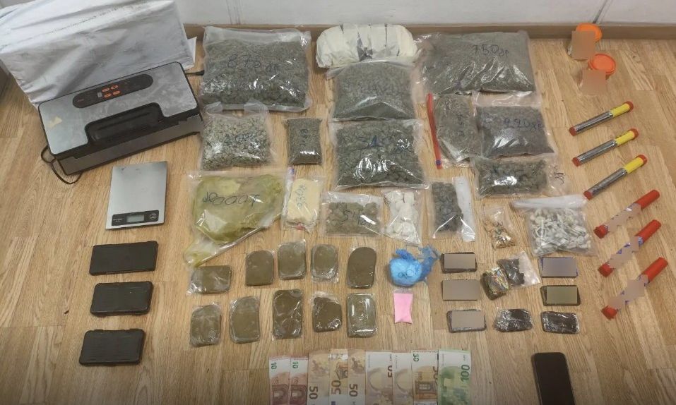 Ταχυδρομικό δέμα με 1,9 κιλά κάνναβης – Συνελήφθη ο 27χρονος παραλήπτης