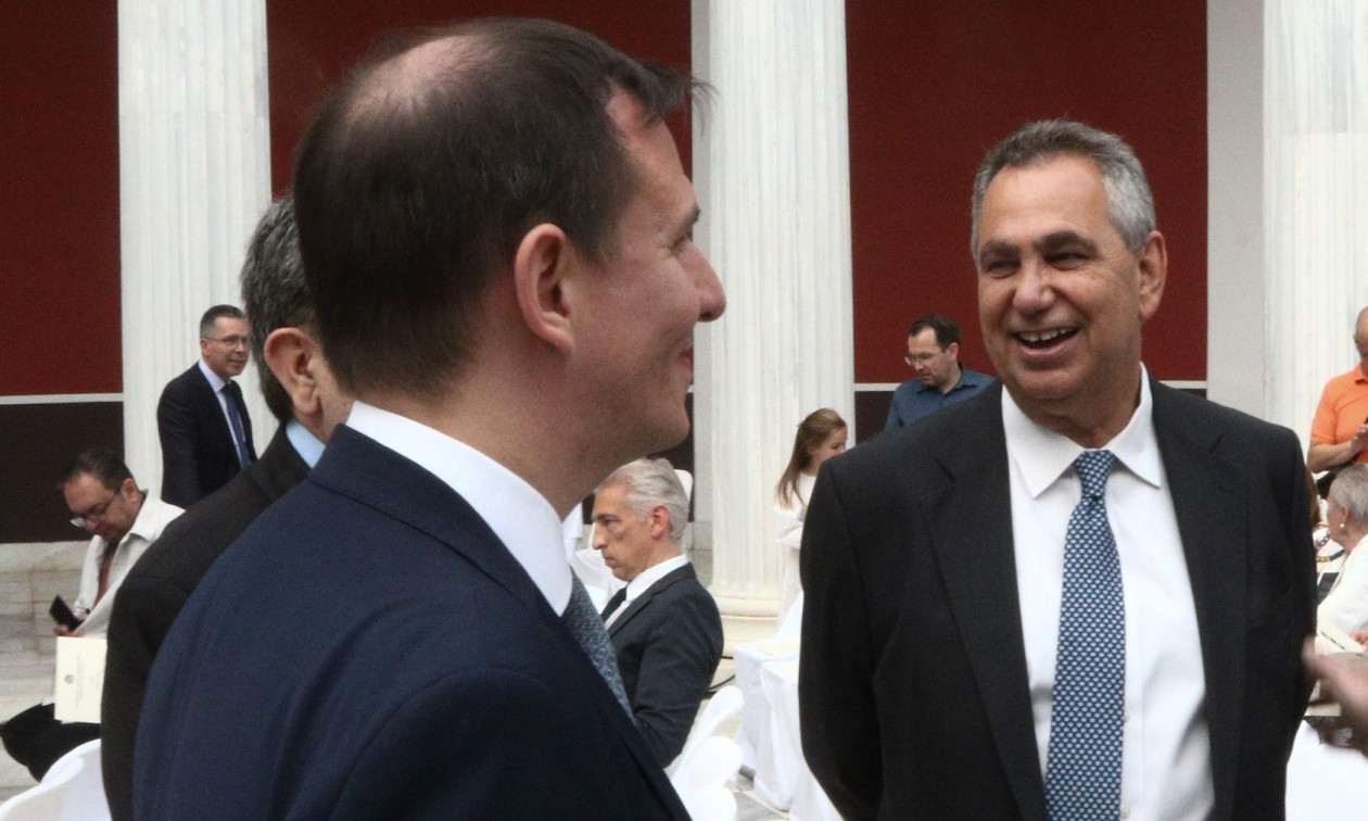 Διένεξη Δουδωνή – Χιώτη, με εξώδικο και αντεγκλήσεις: «Πάει αυτός, το έκαψε το χωραφάκι του…»
