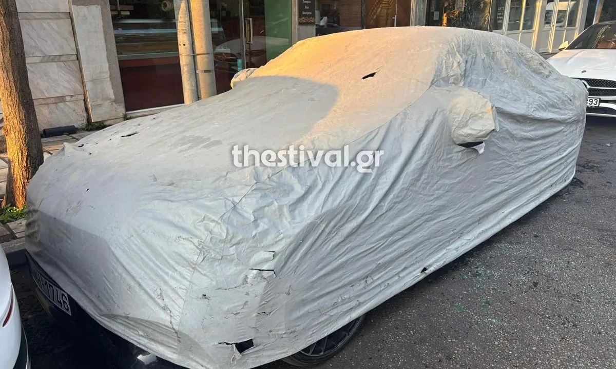 Θεσσαλονίκη: Άγνωστοι πέταξαν μολότοφ σε Ι.Χ. που τυλίχθηκε στις φλόγες – Τι εξετάζουν οι Αρχές