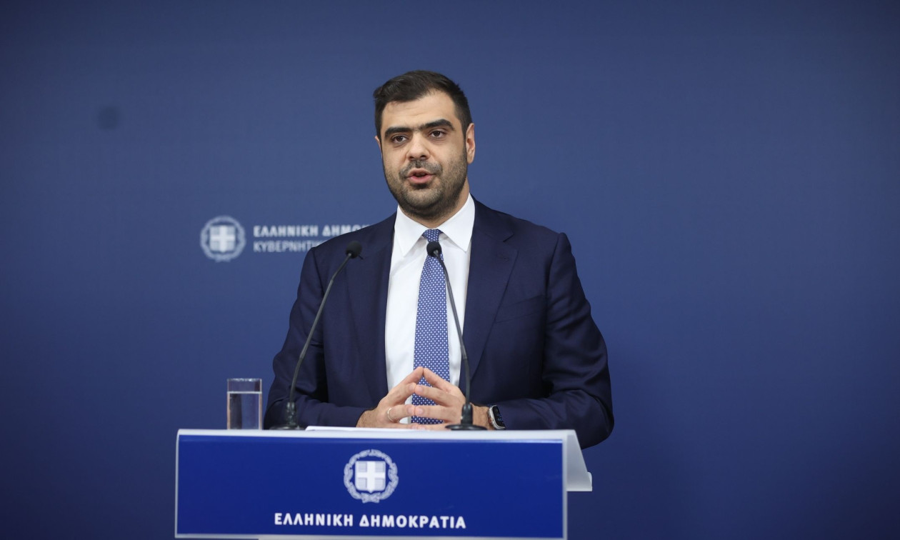 Η ενημέρωση των πολιτικών συντακτών από τον Παύλο Μαρινάκη – LIVE