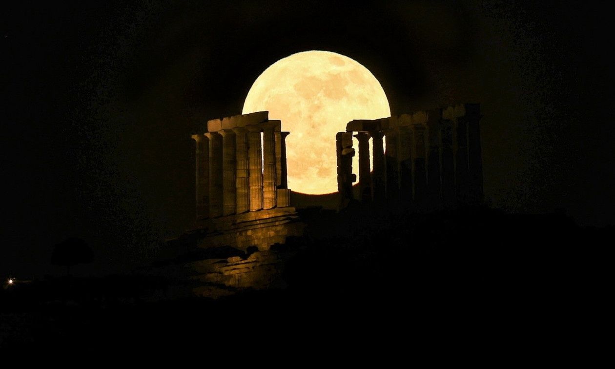 Πανσέληνος των Λουλουδιών: Πότε κάνει την εμφάνισή του το πιο ανοιξιάτικο φεγγάρι