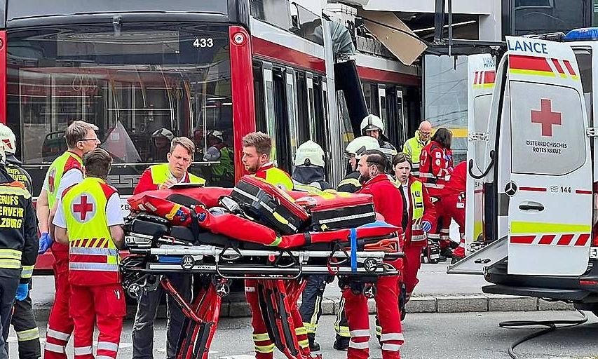 Αυστρία: Λεωφορείο έπεσε πάνω σε σούπερ μάρκετ – Ένας νεκρός και επτά τραυματίες