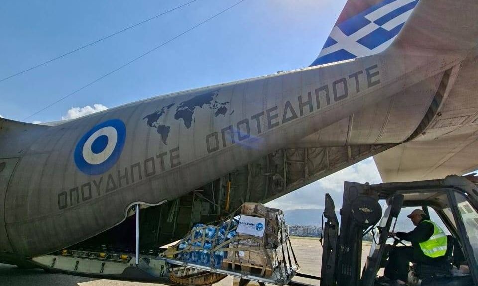 Η Ελλάδα στέλνει ανθρωπιστική βοήθεια στον Λίβανο με σκάφος της Πολεμικής Αεροπορίας – Φωτογραφίες