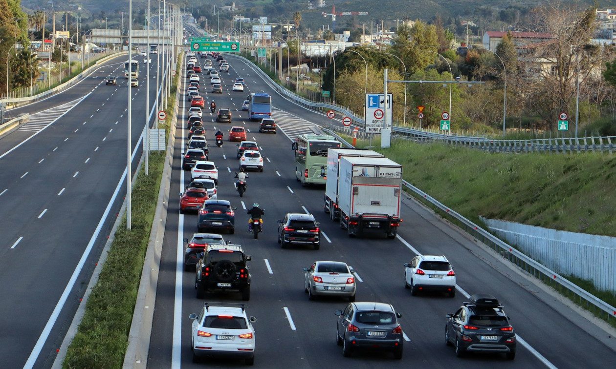 Κίνηση τώρα: Στο «κόκκινο» Κηφισός και Αττική οδός – Πού εντοπίζονται καθυστερήσεις