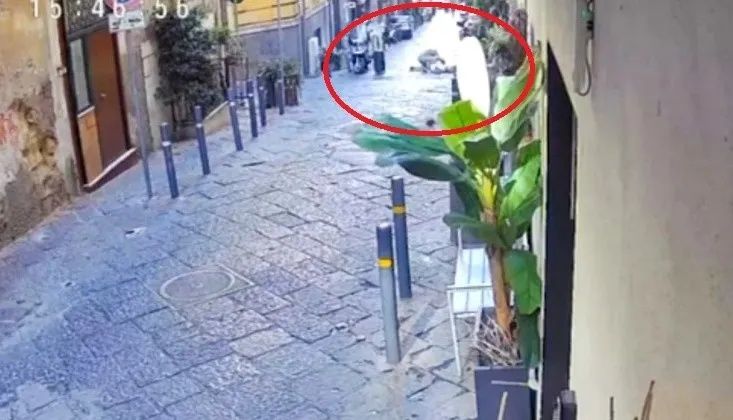 Νάπολη: 13χρονος σκότωσε τουρίστρια πετώντας άγαλμα από μπαλκόνι – Διώκονται οι γονείς του για φόνο