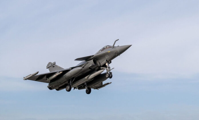1731011-65280929-rafale-pyrhnika.jpg