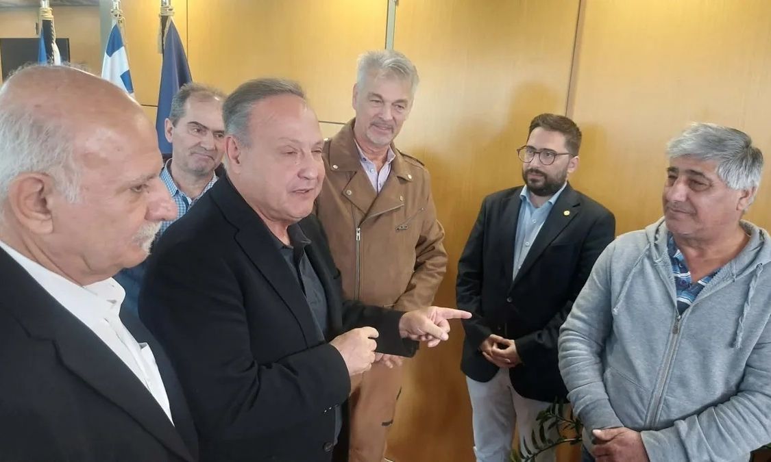 Θεσσαλονίκη: «Είδαμε ένα χέρι στα σκουπίδια» – Τι λένε οι υπάλληλοι που έσωσαν τον άστεγο