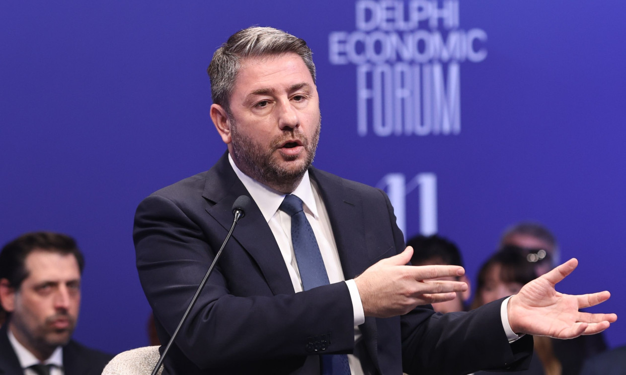 Πολιτική «επένδυση» ΠΑΣΟΚ στις τράπεζες: Η τριπλή πρωτοβουλία για έκτακτη εισφορά, απόσβεση και χρεώ