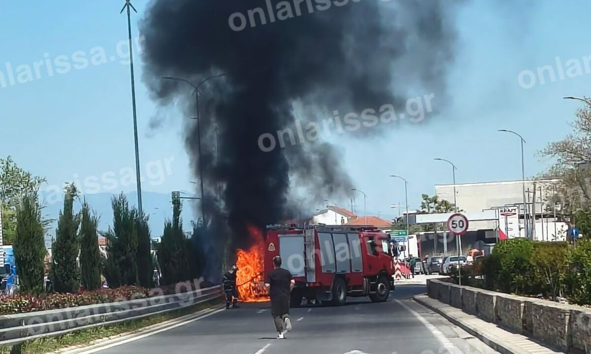 Λάρισα: Αυτοκίνητο τυλίγεται στις φλόγες στη μέση του δρόμου – Δείτε βίντεο